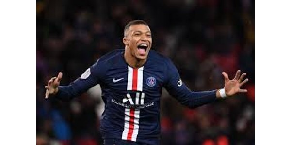 Kylian Mbappé réclame ses salaires impayés au Paris Saint-Germain par voie judiciaire.